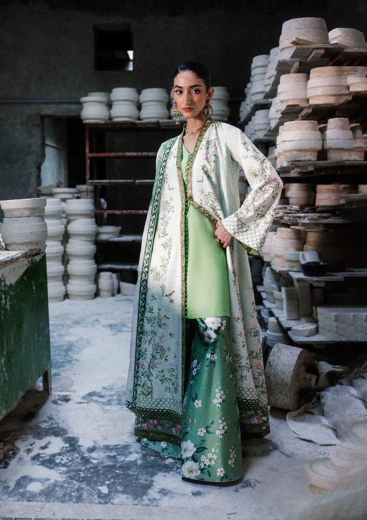 silk crepe Unstitched in Emerald green, white - view 4