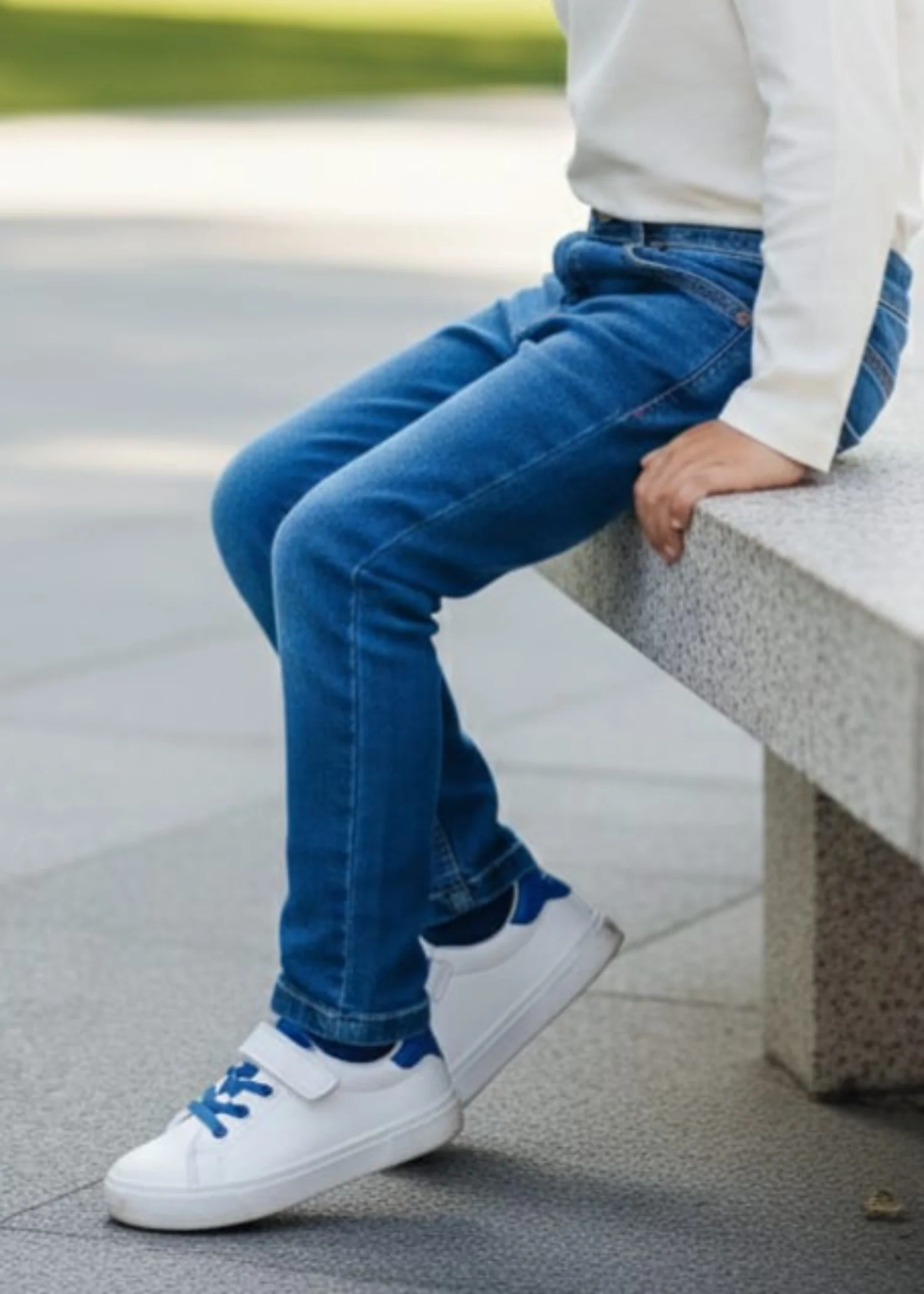 stretch denim Jeans in Blue - view 3