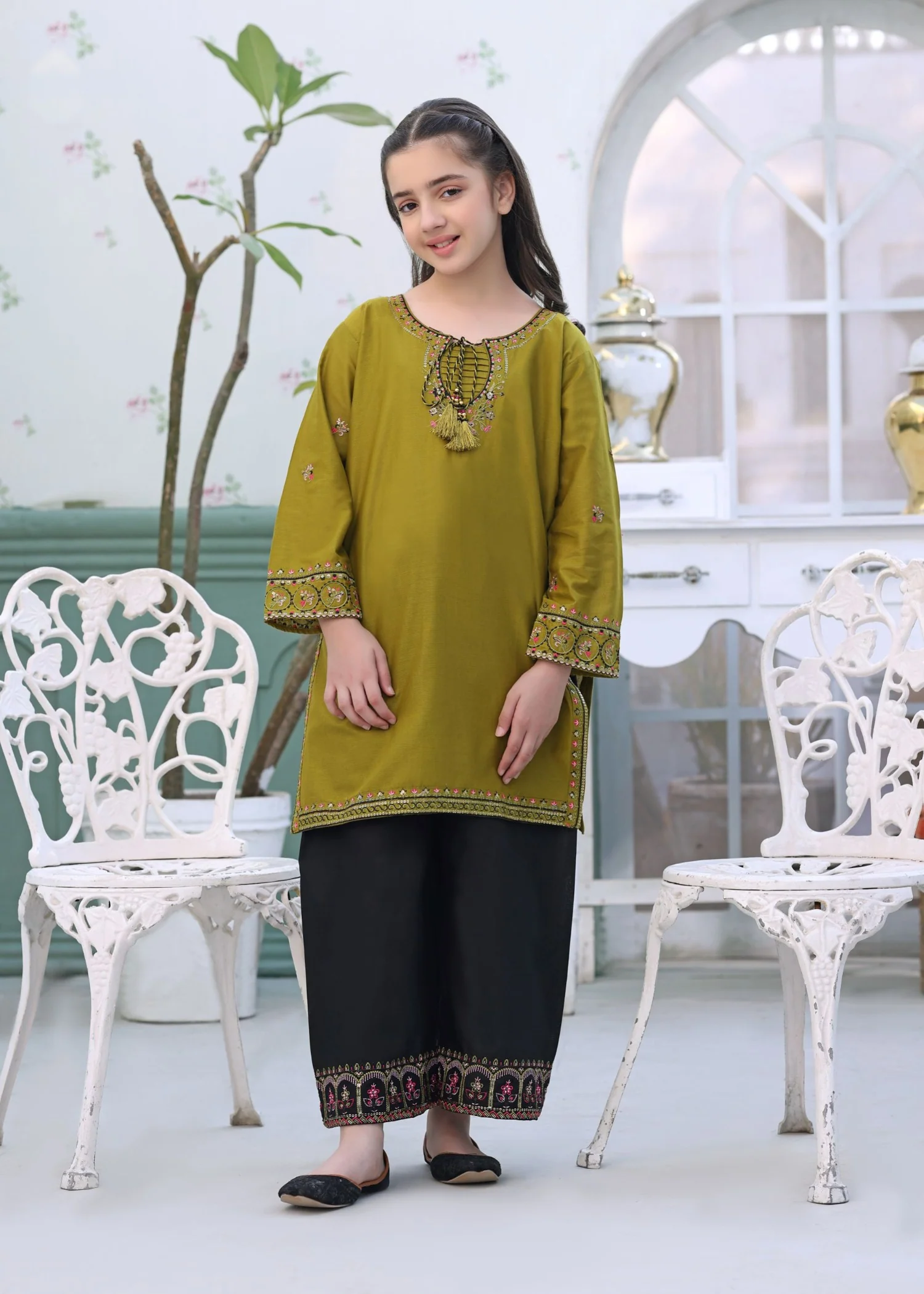 lawn Kurta Set in Olive green - view 3