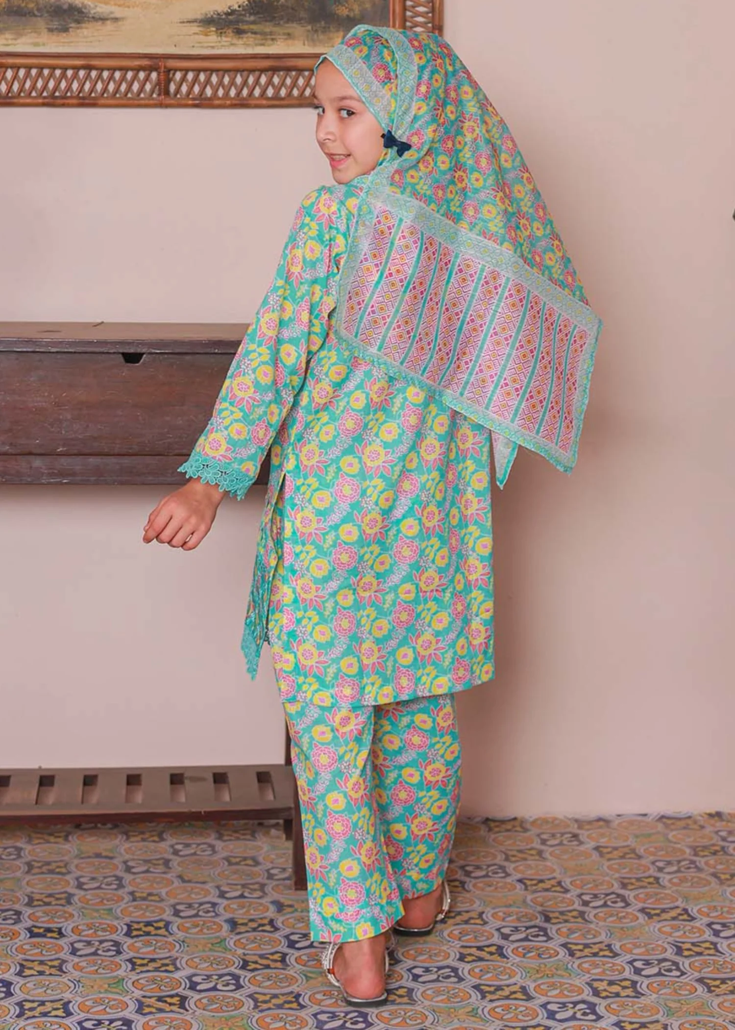lawn Kurta Set in Light cyan - view 3