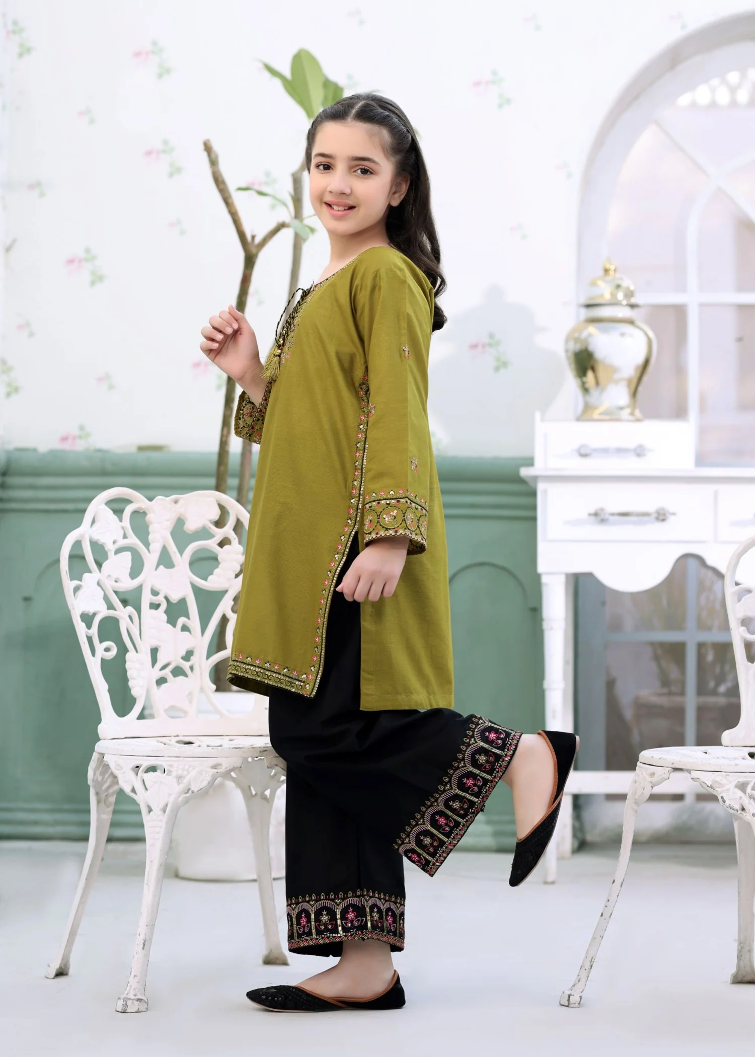 lawn Kurta Set in Olive green - view 4