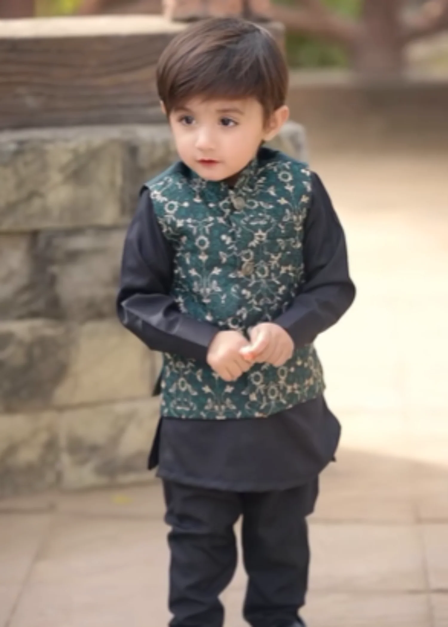 jamawar Waistcoat in Green - view 3
