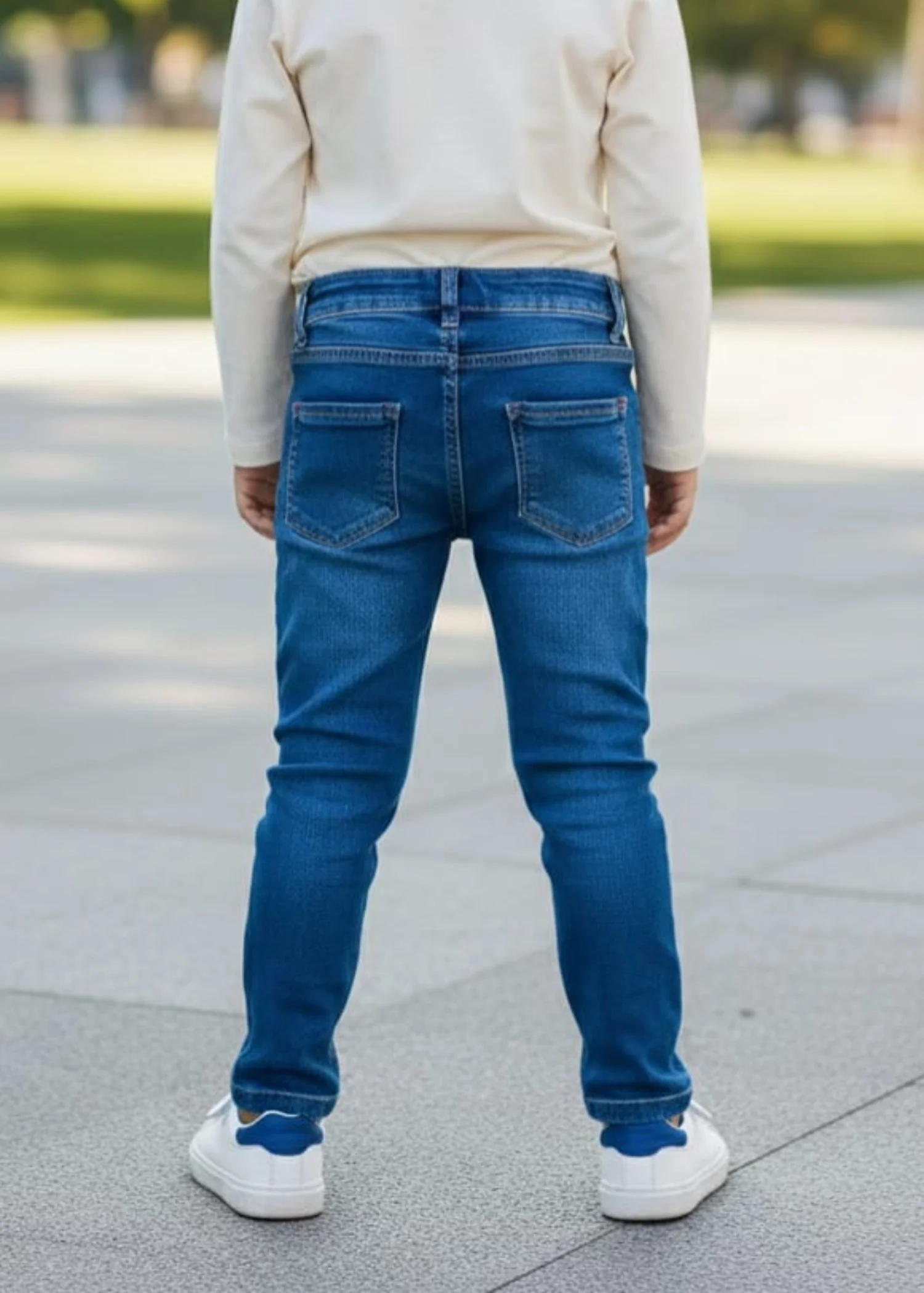 stretch denim Jeans in Blue - view 2