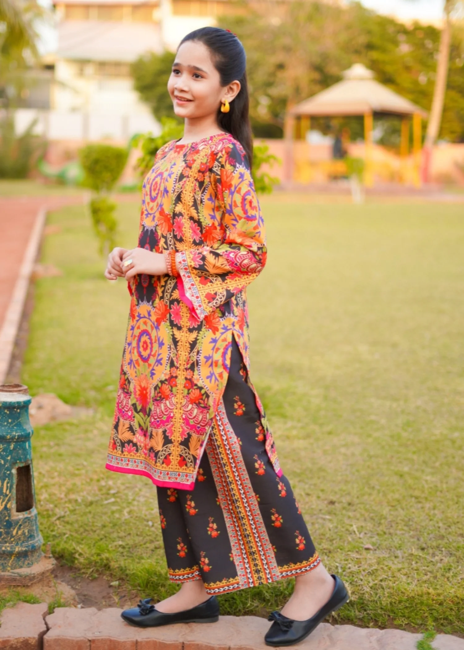 crepe Kurta Set in Multi - view 3