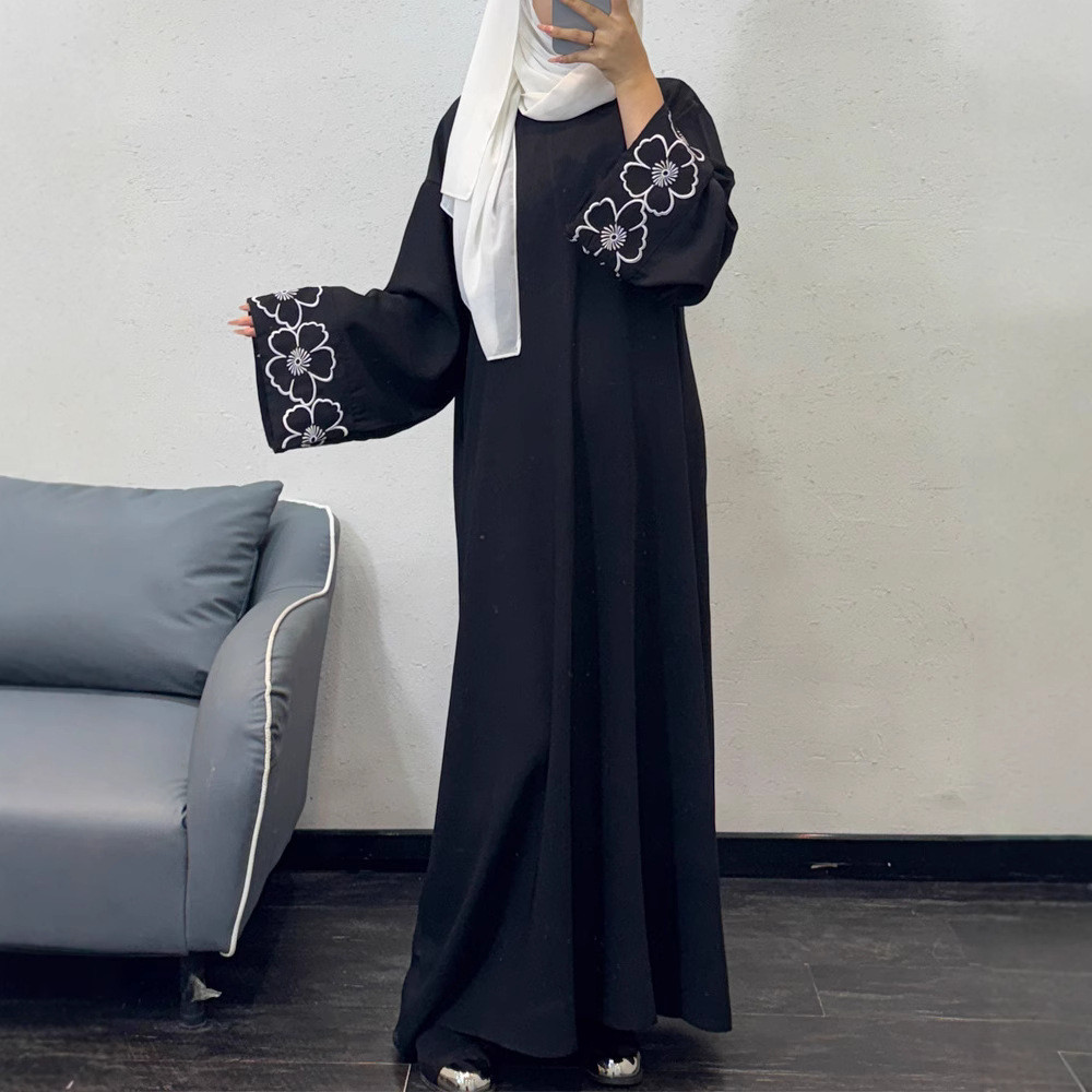 Arabic embroidery embroidered robe fashion Abaya robe long skirt spot