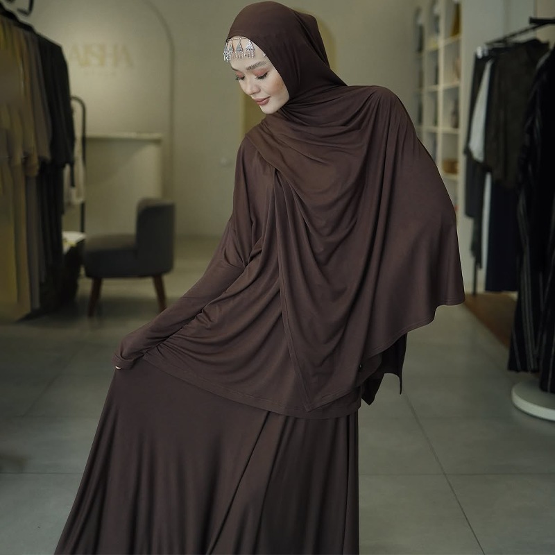Muslim women's clothing new solid color long-sleeved top pleated long skirt suit