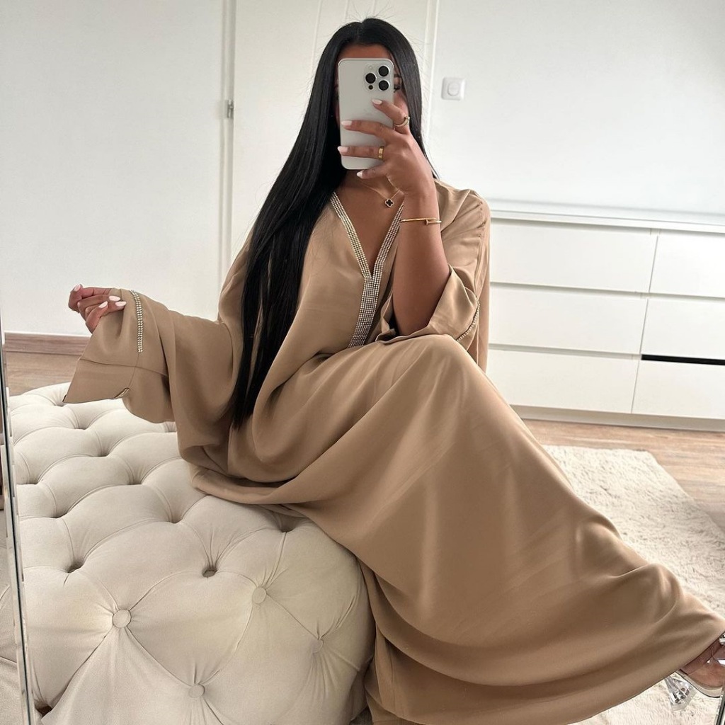 Muslim Long Dress Women Bat Sleeve Caftan Abaya Satin Robe Diamond Party Abayas Ramadan V Neck Kaftan Caftan Jalabiya