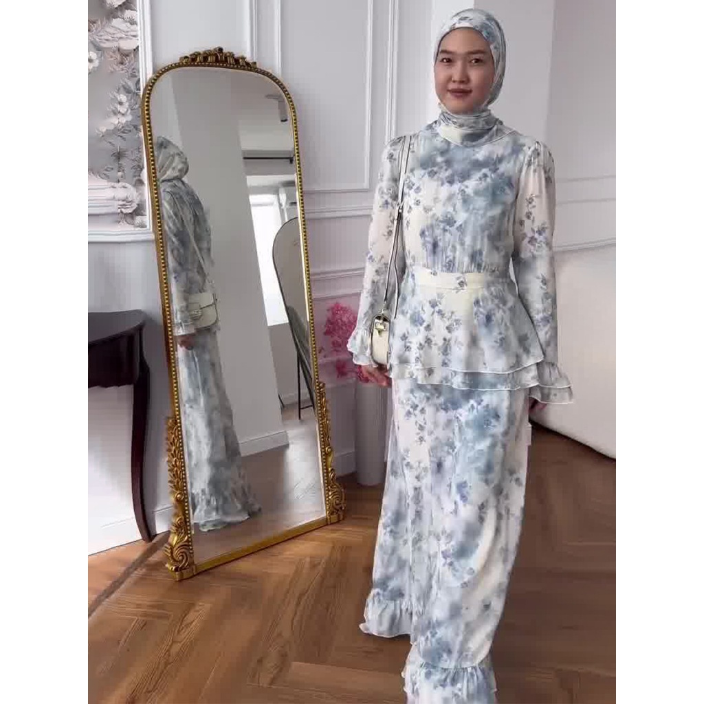Graceful Majesty: Elegant Long-Sleeve Maxi Dress – A Fresh Fusion of Modesty & Style