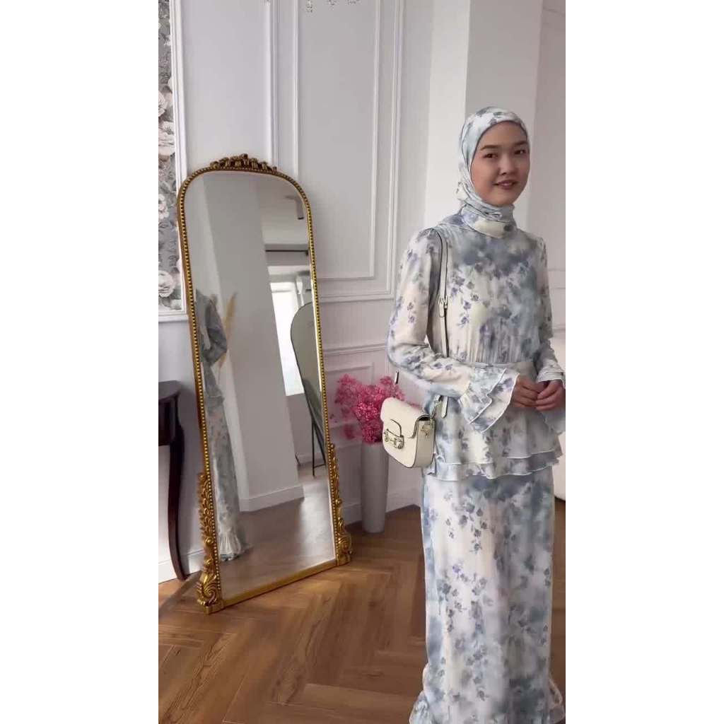 Graceful Majesty: Elegant Long-Sleeve Maxi Dress – A Fresh Fusion of Modesty & Style