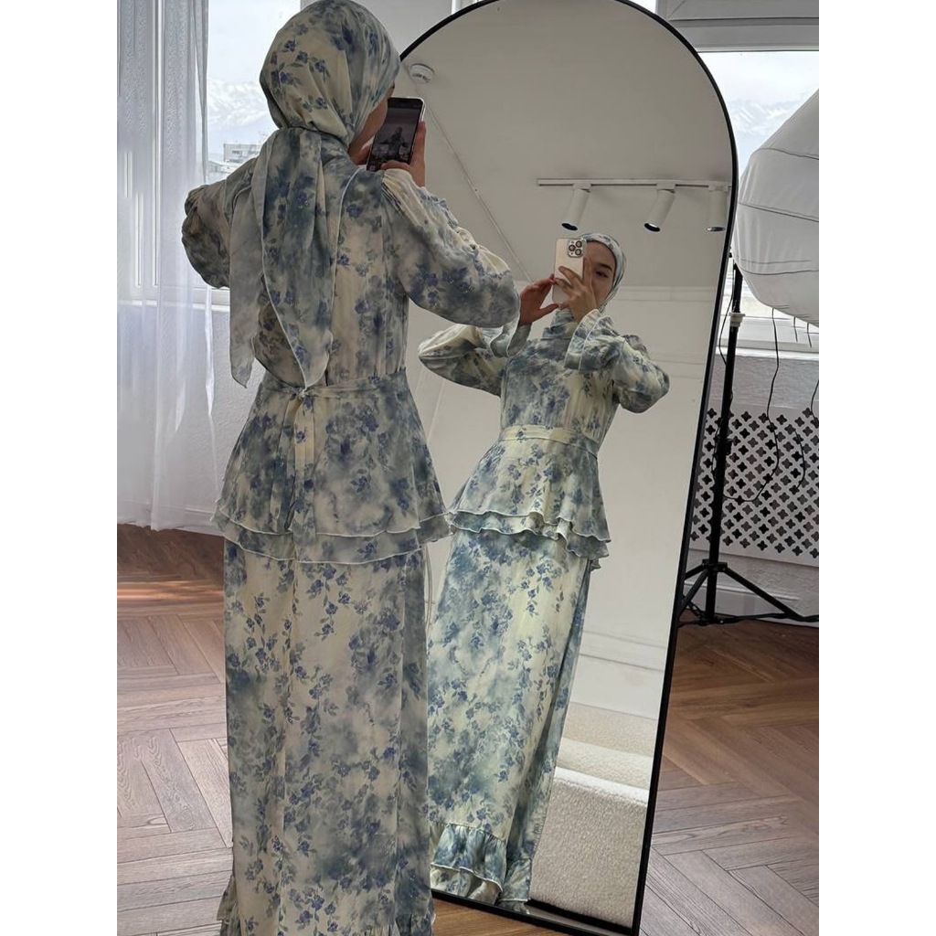 Graceful Majesty: Elegant Long-Sleeve Maxi Dress – A Fresh Fusion of Modesty & Style