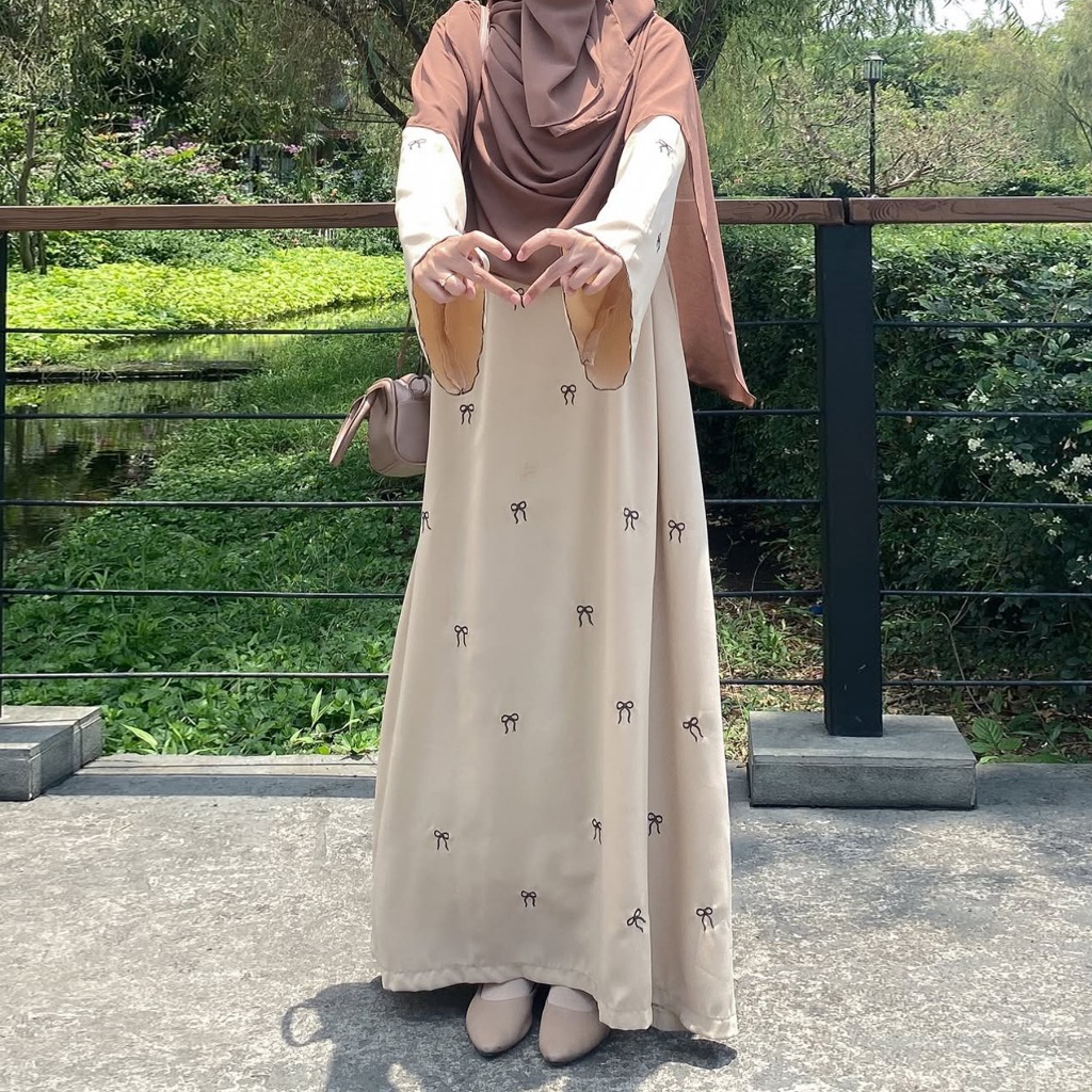 Luxury Dubai Butterfly Embroidery Abaya Muslim Women Modest Dress Islamic Vacation Outfit Fashion Kaftan Robe
