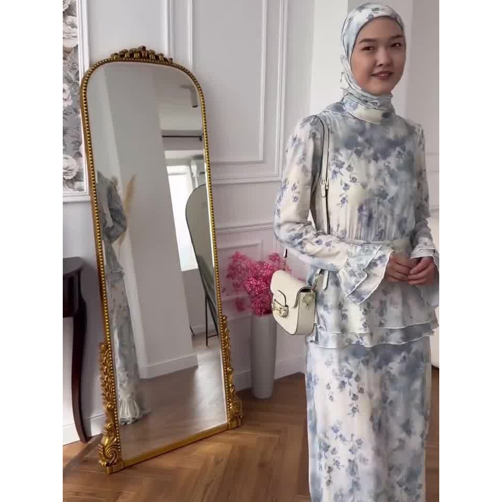 Graceful Majesty: Elegant Long-Sleeve Maxi Dress – A Fresh Fusion of Modesty & Style