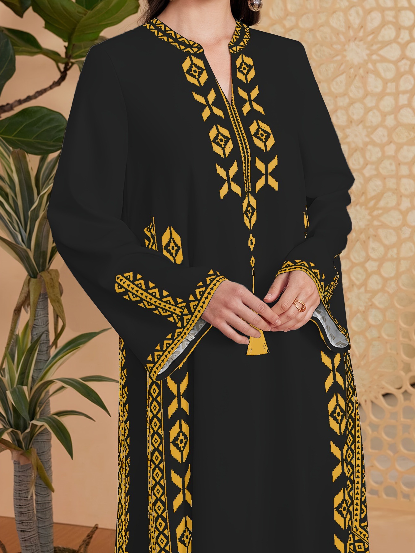 Middle East Muslim women's printed V-neck robe Arab ethnic style printed dress - detail 4