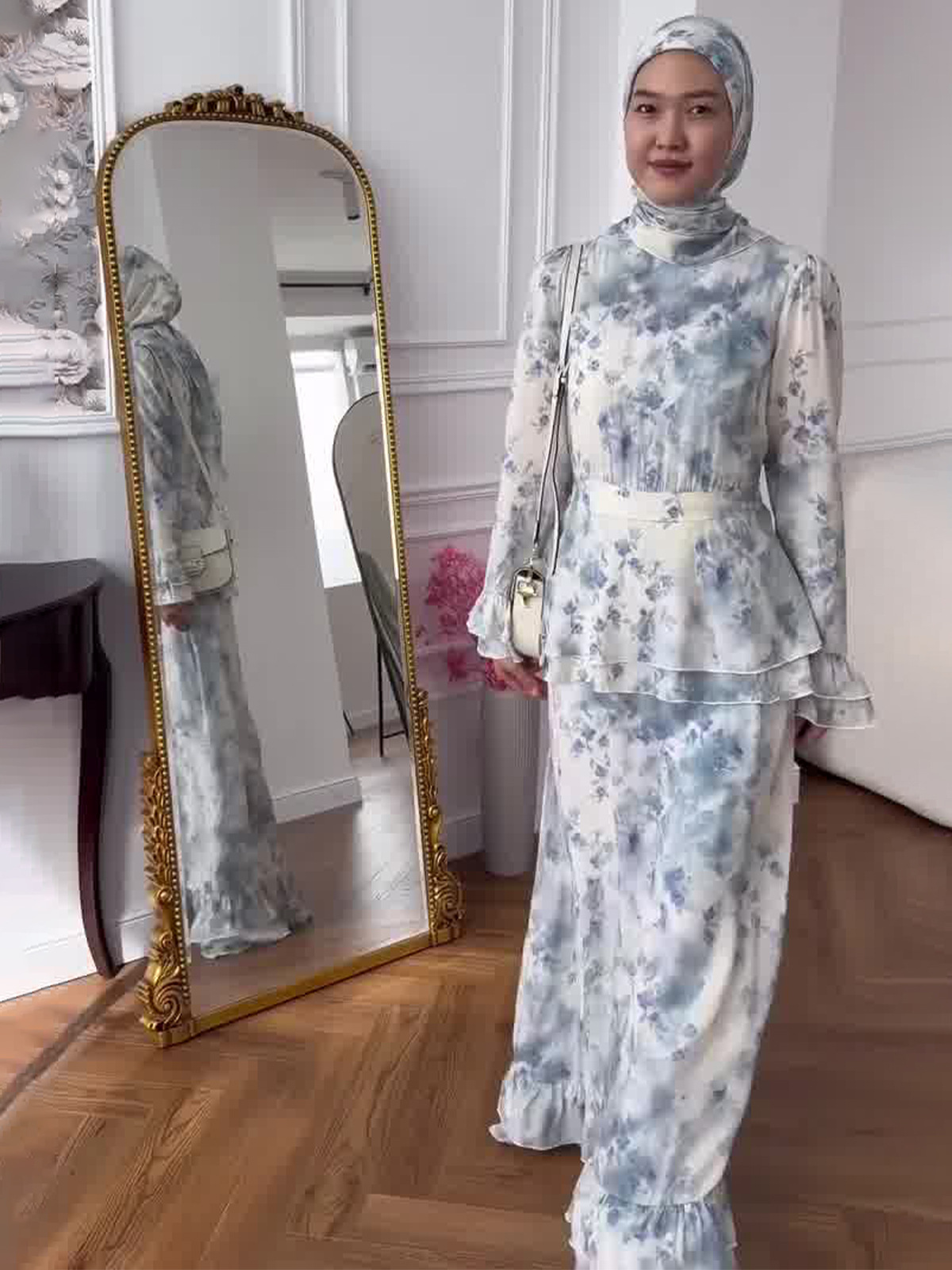 Graceful Majesty: Elegant Long-Sleeve Maxi Dress – A Fresh Fusion of Modesty & Style - detail 1
